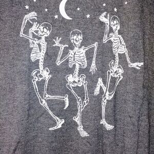 🌟Gray Skeleton Graphic Tee